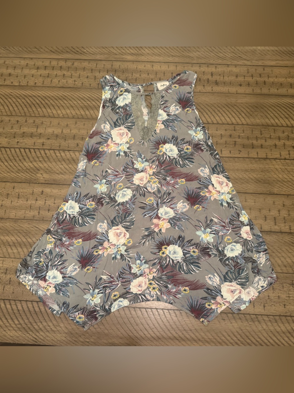 DAYTRIP Sleeveless Floral Top with Keyhole Lace Bust